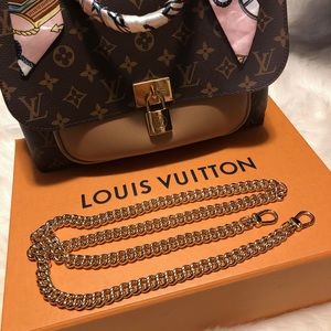 ‼️SOLD‼️✨Gold Crossbody Chain✨